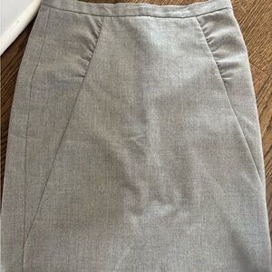 BCBGMAXAZRIA gray pencil skirt size 4


In good condition
